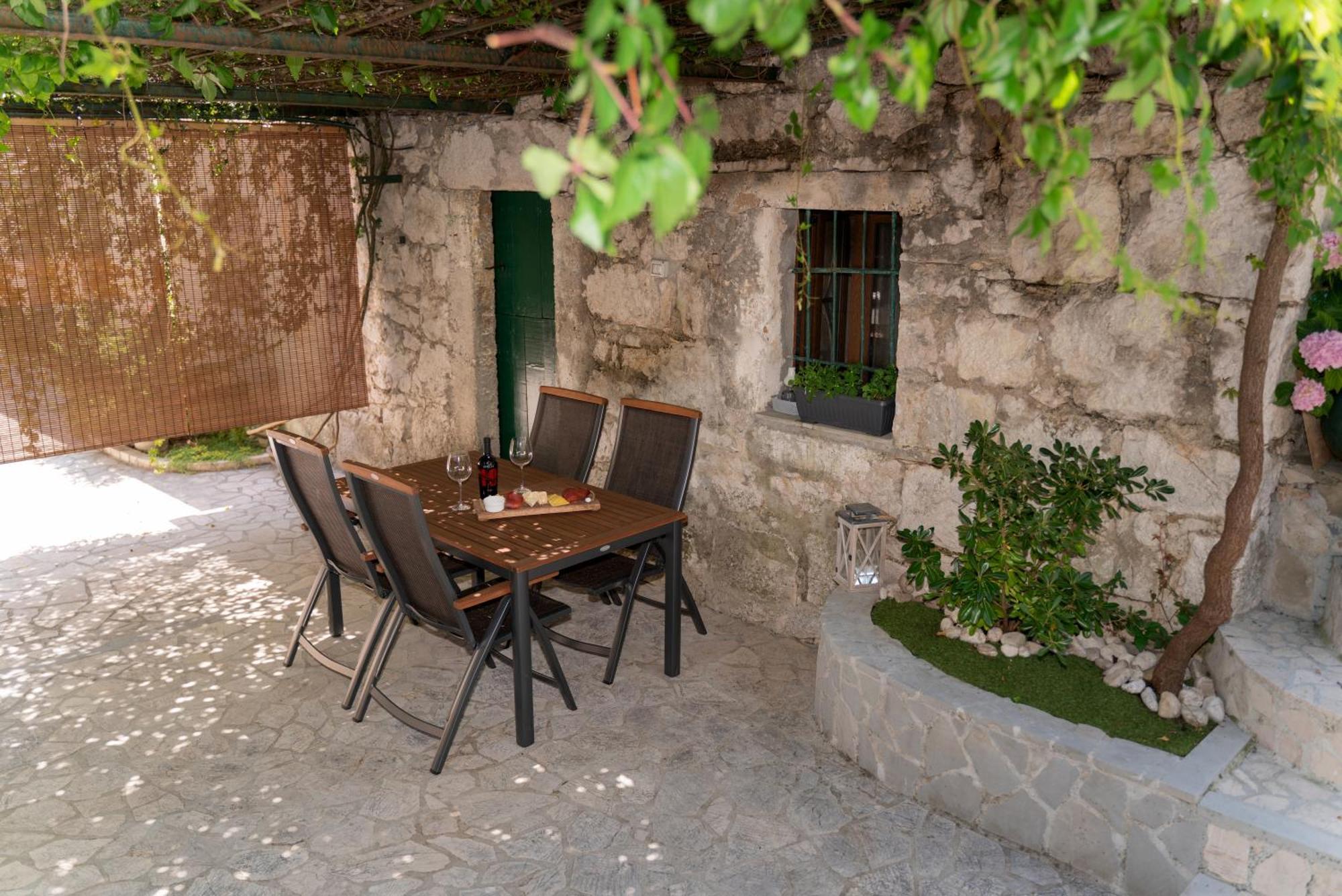 Apartments Srdanovic Omiš Esterno foto