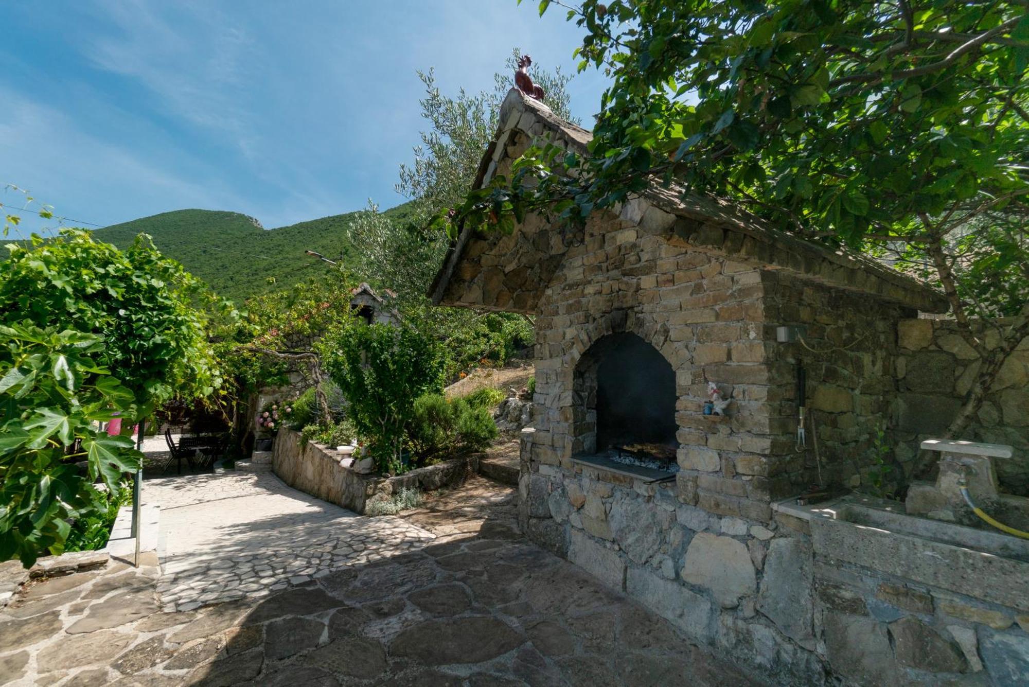 Apartments Srdanovic Omiš Esterno foto